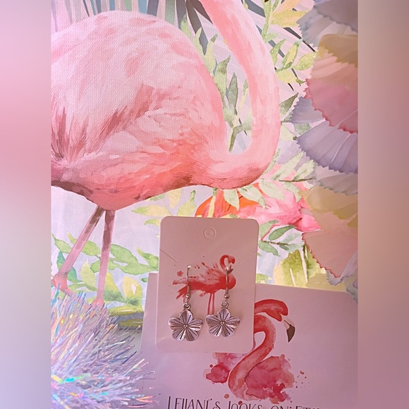 Summer silver style flower dangle and drop earrings/summertime wedding/ - Picture 7 of 12